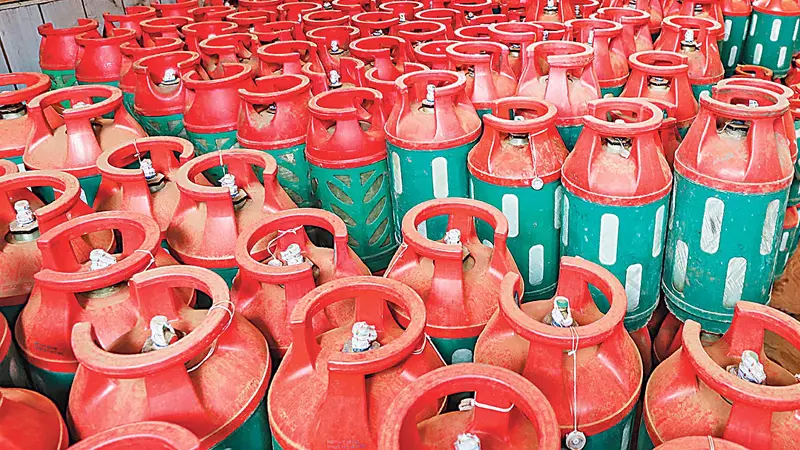 এলপিজির দাম দুই থেকে তিনগুণ বাড়ানোর প্রস্তাব