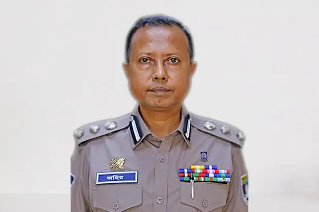 পুলিশের অতিরিক্ত ডিআইজির বাড়িতে মাদক বিরোধী অভিযান, আটক ৮৫
